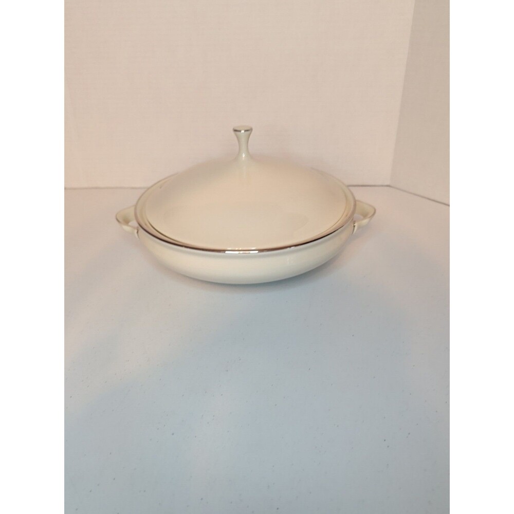 Lenox Mansfield Round Covered Vegetable Serving Bowl Dish Soup Salad 9"